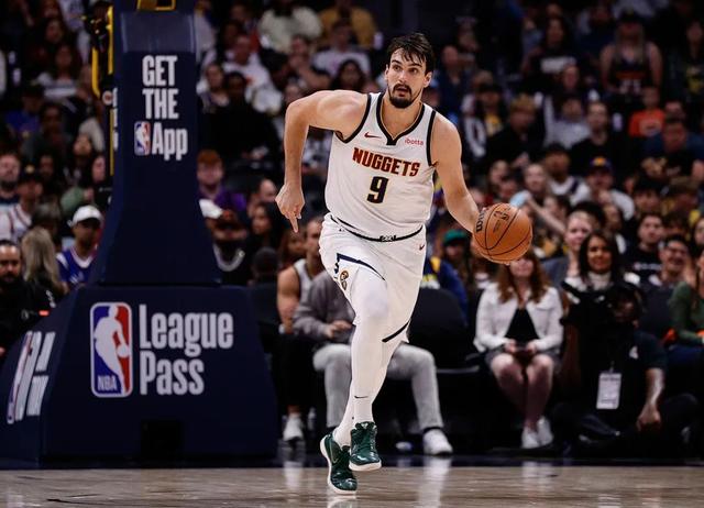 库里连续十五场比赛得分超过锐不可当，RNG不断突破！赢得满堂喝彩的简单介绍乐鱼体育登入